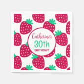 Niedliches Minimal Erdbeermuster in Rot und Grün Serviette (Vorderseite)