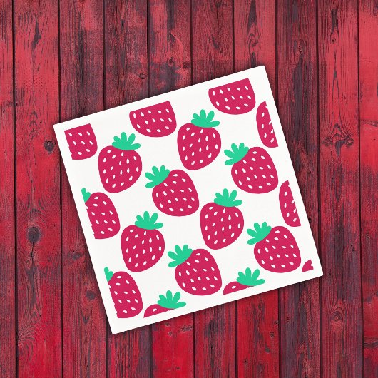Niedliches Minimal Erdbeermuster in Rot und Grün Serviette