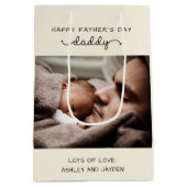 Niedliches Minimalistisches Foto des eigenen Vater Mittlere Geschenktüte (Rückseite)