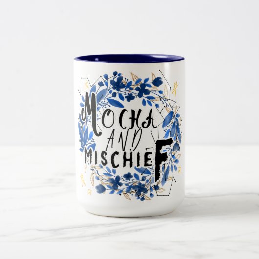 Niedliches Mocha und Mischief Zitat Zweifarbige Tasse (Mittel)