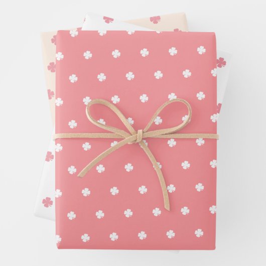 Niedliches modernes festes rosa Lucky Clover Patte Geschenkpapier Set (Beispiel)