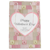 Niedliches modernes rustikales Patchwork Rosa Herz Mittlere Geschenktüte (Vorderseite)