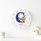 Niedliches Monogramm Cat-Kinderzimmer Große Wanduhr (Zuhause)