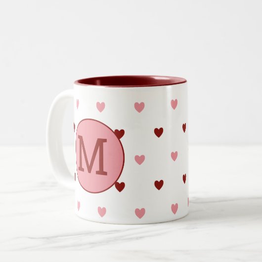 Niedliches Monogramm rosafarbenes Herzmuster Valen Zweifarbige Tasse (Vorderseite Links)