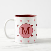 Niedliches Monogramm rosafarbenes Herzmuster Valen Zweifarbige Tasse (Links)