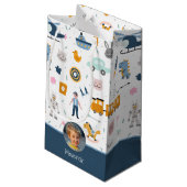 Niedliches Muster Foto und Name Boy Blue Kleine Geschenktüte (Rückseite Schrägansicht)