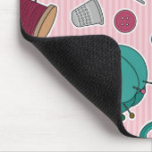 Niedliches nähendes Themed Muster-Rosa Mousepad (Ecke)