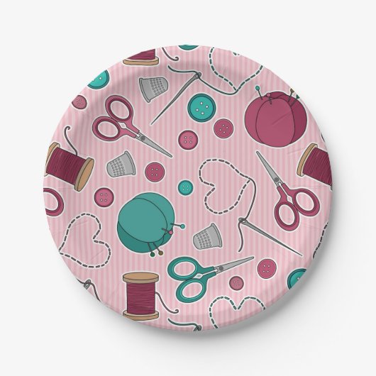 Niedliches nähendes Themed Muster-Rosa Pappteller (Vorderseite)