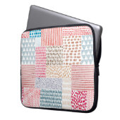 Niedliches nahtloses Muster im Patchwork-Stil. Ein Laptopschutzhülle (Vorderseite Links)