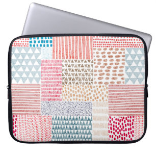 Niedliches nahtloses Muster im Patchwork-Stil. Ein Laptopschutzhülle