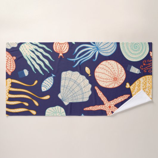 Niedliches nahtloses Muster mit Quallen, Muscheln, Badehandtuch (Badehandtuch)