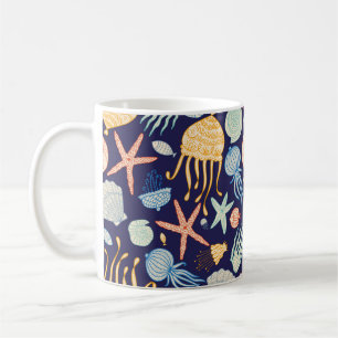 Niedliches nahtloses Muster mit Quallen, Muscheln, Kaffeetasse