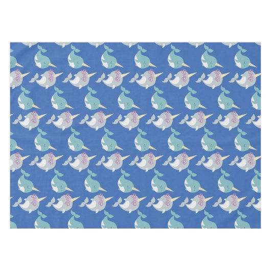 Niedliches Narwhal Whimsical Cartoon Muster in Bla Tischdecke (Vorderseite (Horizontal))