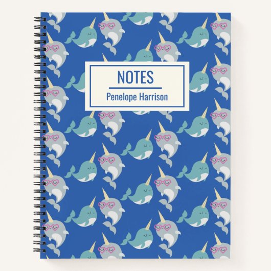 Niedliches Narwhal Whimsical Muster Blau Personali Notizblock (Vorderseite)