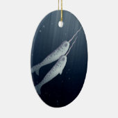 Niedliches Narwhals, das zusammen Underwater Keramikornament (Rechts)