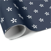 Niedliches Navy White Snowflakes Urlaubsmuster Geschenkpapier (Rolleneckpunkt)