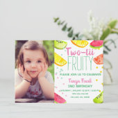 Niedliches Obstthema Kind 2. Geburtstag Party eing Einladung (Stehend Vorderseite)