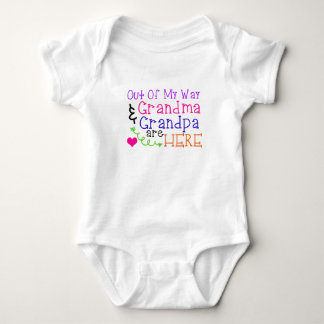 Niedliches Oma und Opa Baby Strampler