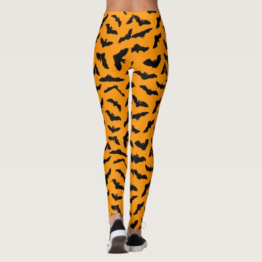 Niedliches Orange Flying Bats Muster Halloween Leggings (Rückseite)
