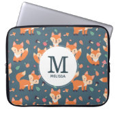Niedliches Orange Fox Tiermuster Monogramm Laptopschutzhülle (Vorderseite)