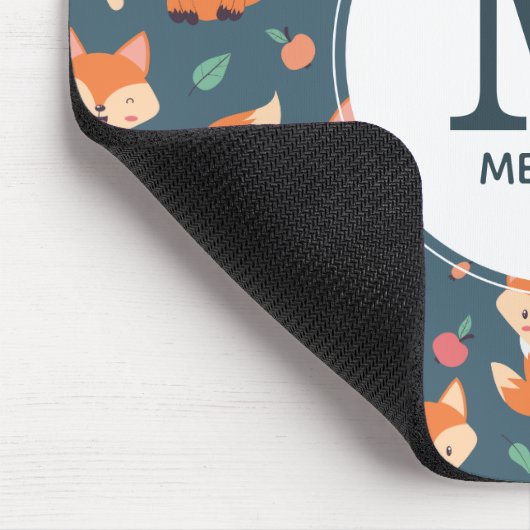 Niedliches Orange Fox Tiermuster Monogramm Mousepad (Ecke)