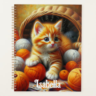 Niedliches Orange- und White Kitten-Spiel im Garn Planer
