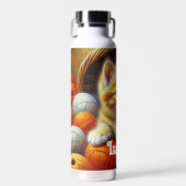 Niedliches Orange- und White Kitten-Spiel im Garn Trinkflasche (Vorne)