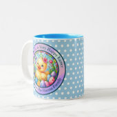 Niedliches Osterküken, Blume und bunte Eier Zweifarbige Tasse (Vorderseite Links)