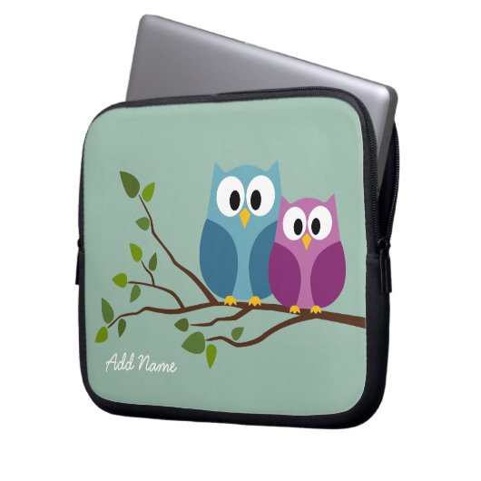 Niedliches Owl Couple Zeichnend auf einer Baumzwei Laptopschutzhülle (Vorderseite Links)