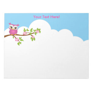 Niedliches Owl Girl auf einem Branch Editor Notizblock