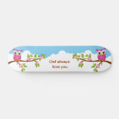 Niedliches Owl Girl auf einem Skateboard (Horizontal)