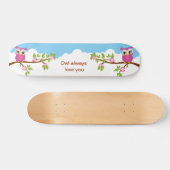 Niedliches Owl Girl auf einem Skateboard (Horizontal)