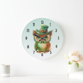 Niedliches Owl in einem grünen Top Hat Große Wanduhr (Zuhause)
