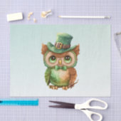 Niedliches Owl in einem grünen Top Hat Seidenpapier (Handwerk)