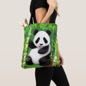 Niedliches Panda im Bambuswald Tasche (Von Nahem)