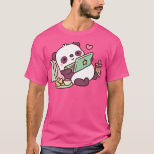 Niedliches Panda mit Chips und Bubble Tee