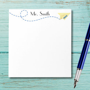 Niedliches Papierflugzeug mit Hinweis, kundenspezi Notizblock