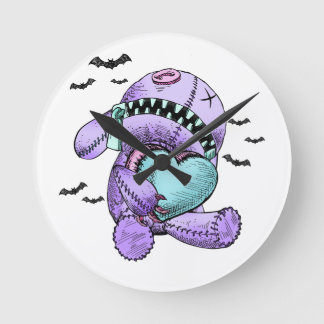 Niedliches, pastellfarbenes, gotisches Wanddekor m Runde Wanduhr