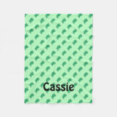 Niedliches personalisiertes Froschmuster Fleecedecke (Vorderseite)