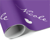 Niedliches personalisiertes lila geschenkpapier (Rolleneckpunkt)