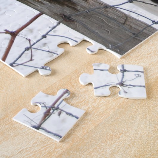 Niedliches Pferdekauen auf einem Zaun Puzzle (Seite)