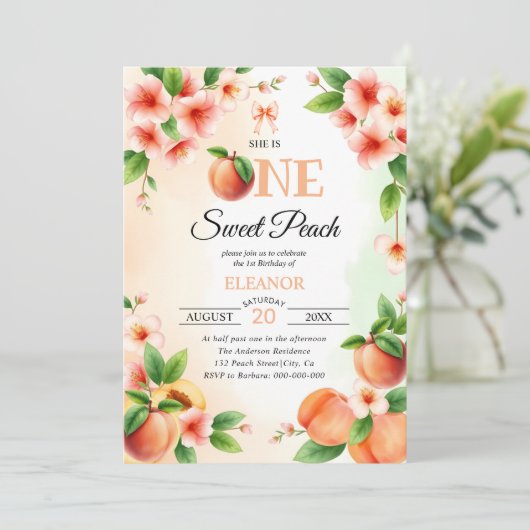 Niedliches Pfirsich Erster Geburtstag Party Einladung (Stehend Vorderseite)