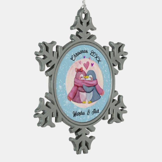 Niedliches Pinguin-Paar für Ferien Schneeflocken Zinn-Ornament (Links)