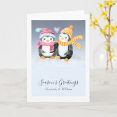 Niedliches Pinguin-Paar sitzt im Schnee Karte (Gelbe Blume)