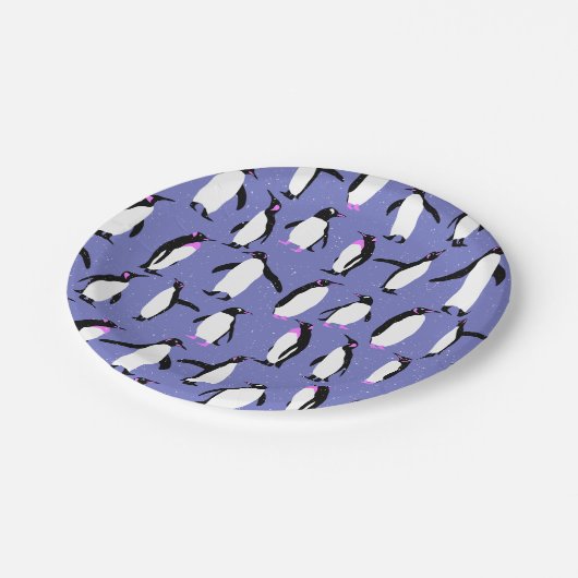 Niedliches Pinguinmuster Pappteller (Schrägansicht)
