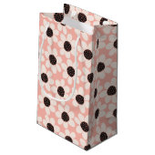 Niedliches Pink Daisy Blume Muster Kleine Geschenktüte (Rückseite Schrägansicht)