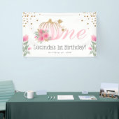 Niedliches Pink Pumpkin Floral & Gold 1. Geburtsta Banner (Messeveranstaltung)