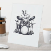 Niedliches Rabbit Bunny Playing Trommeln Rabbits D Sockelschild (In Situ)