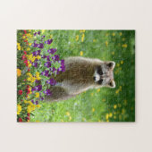 Niedliches Raccoon im Blumengarten Puzzle (Horizontal)