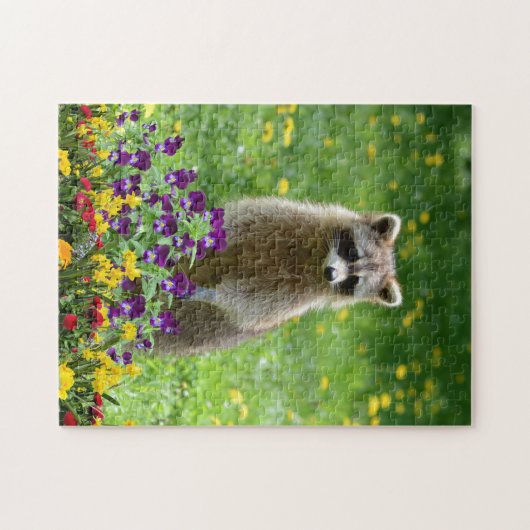 Niedliches Raccoon im Blumengarten Puzzle (Horizontal)